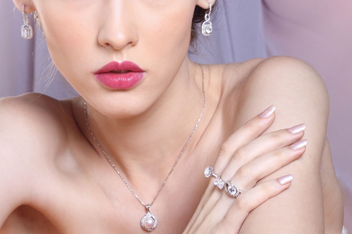 What is Moissanite? A Brilliant Diamond Alternative for the Modern Era