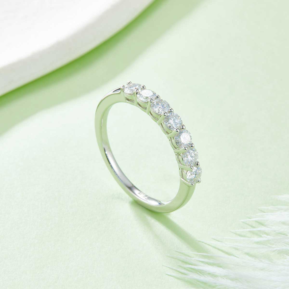 Round moissanite band side profile